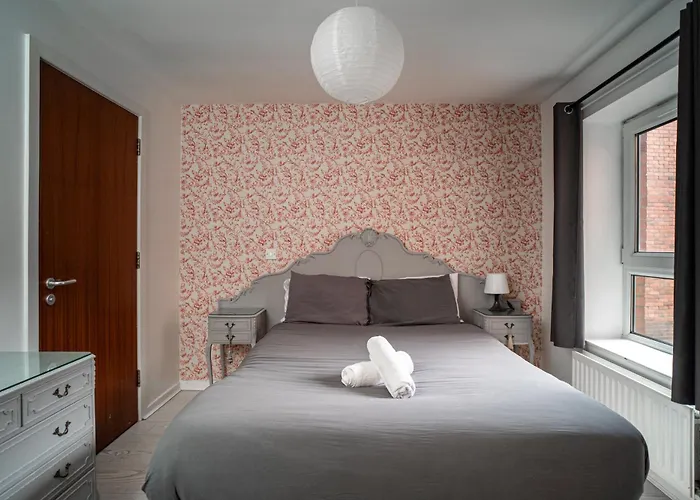 3 Bedroom Central Apartment In Belfast City Centre