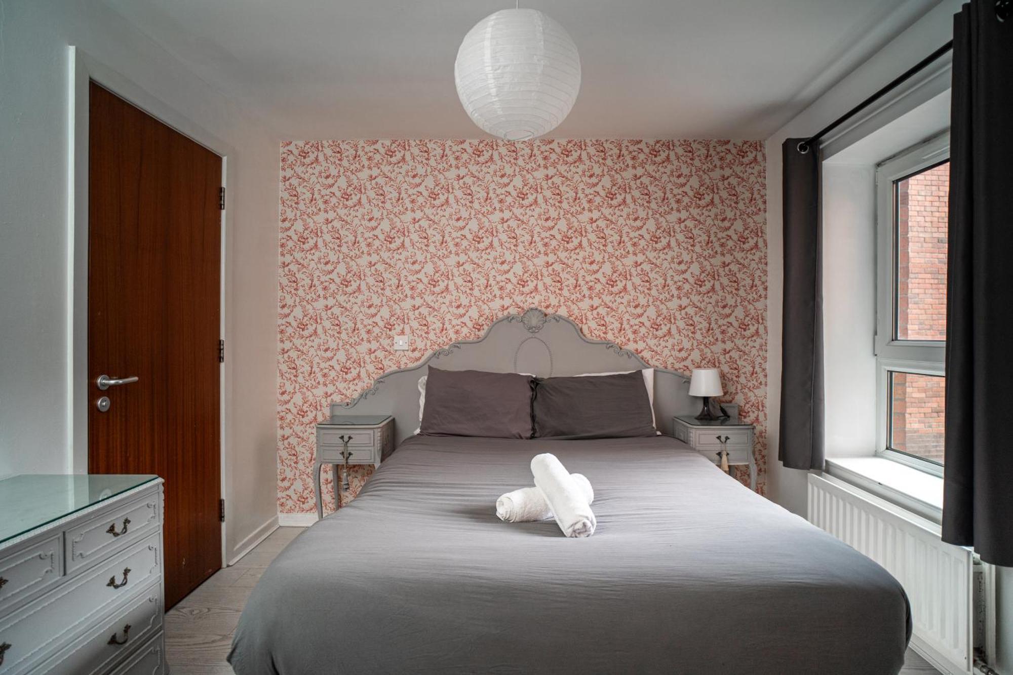 3 Bedroom In Centre Apartment Belfast