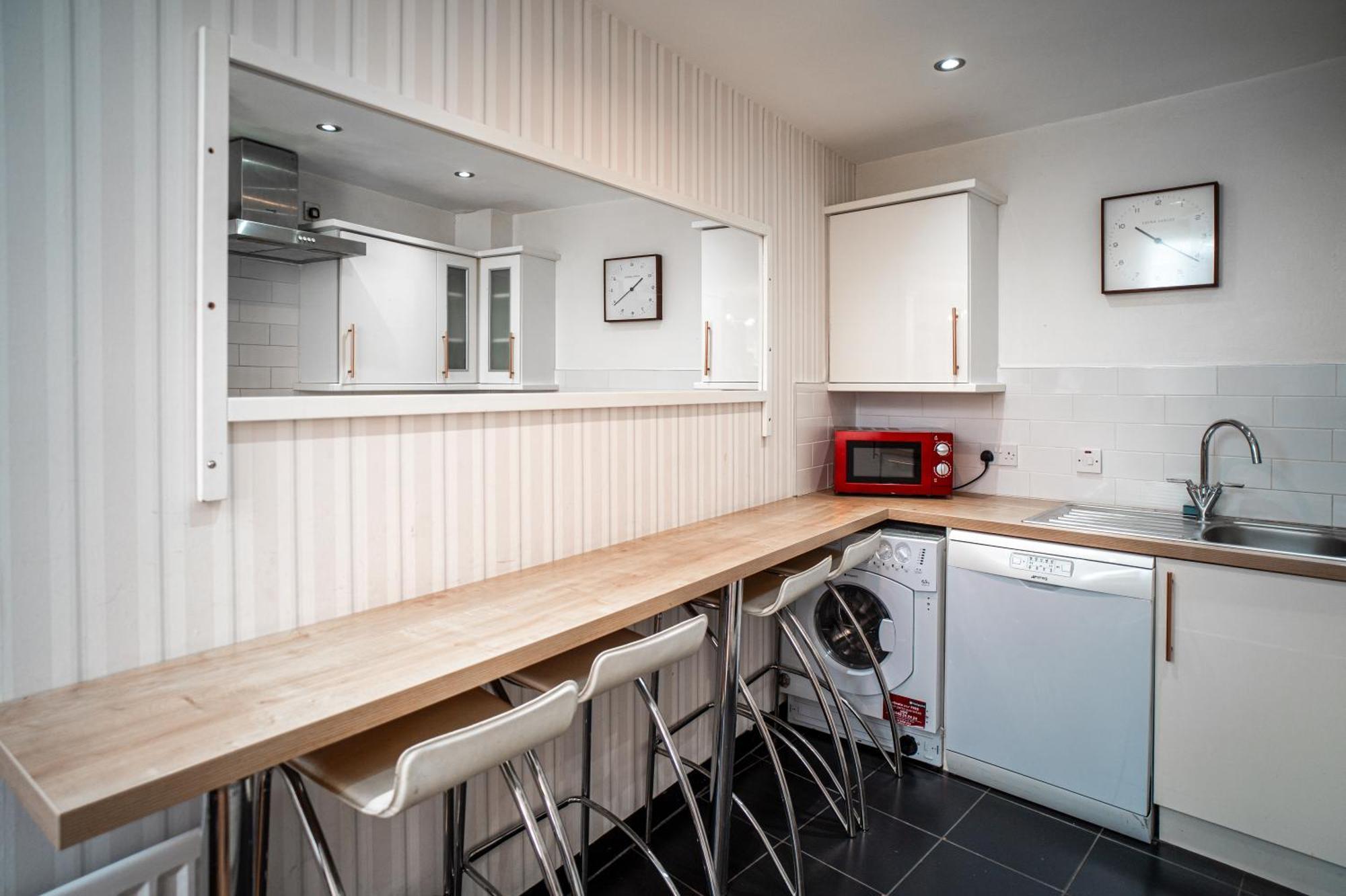 3 Bedroom In Centre *
