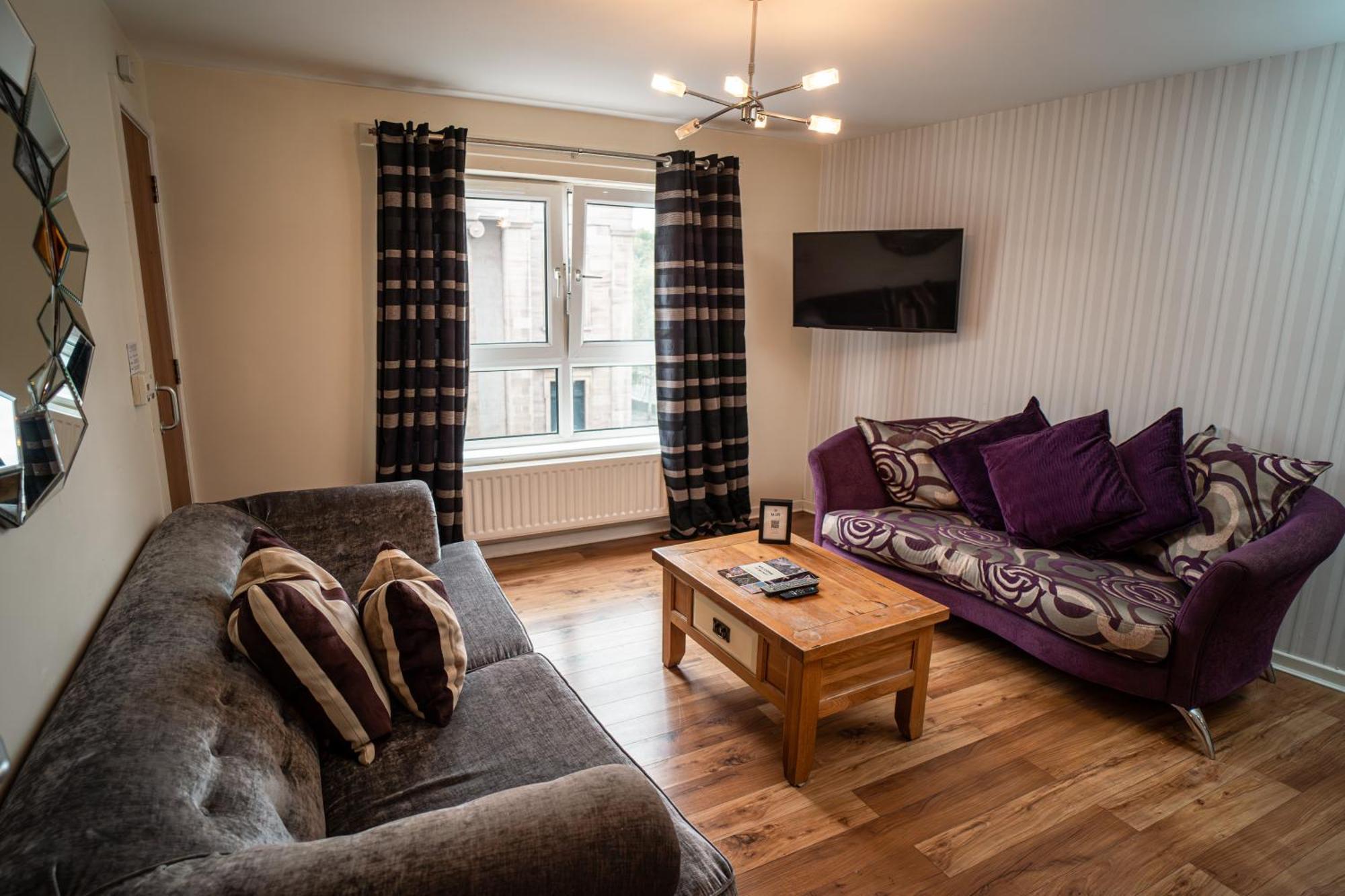 3 Bedroom In Centre Apartment *